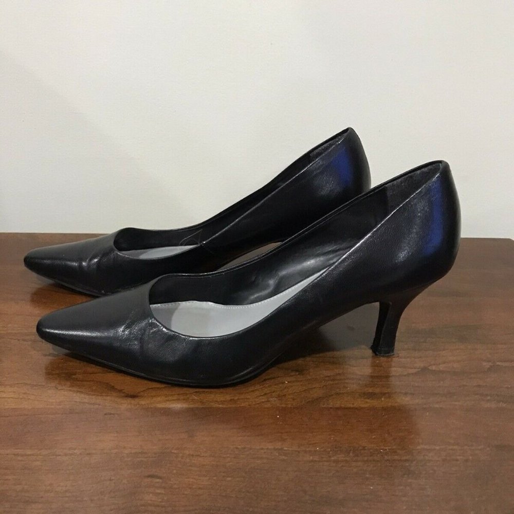 Black Pumps